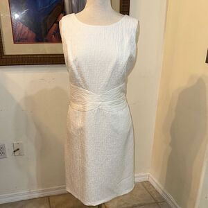 DR COLLECTION Elegant White Textured Sleeveless Dress Size Large